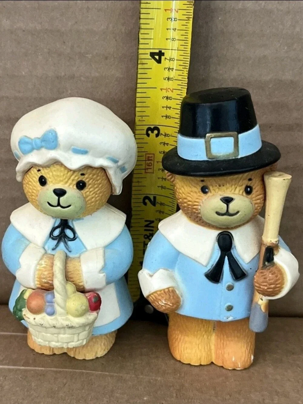 Enesco Older Set of Pilgrim Bears Salt and Pepper Shakers * Thanksgiving*